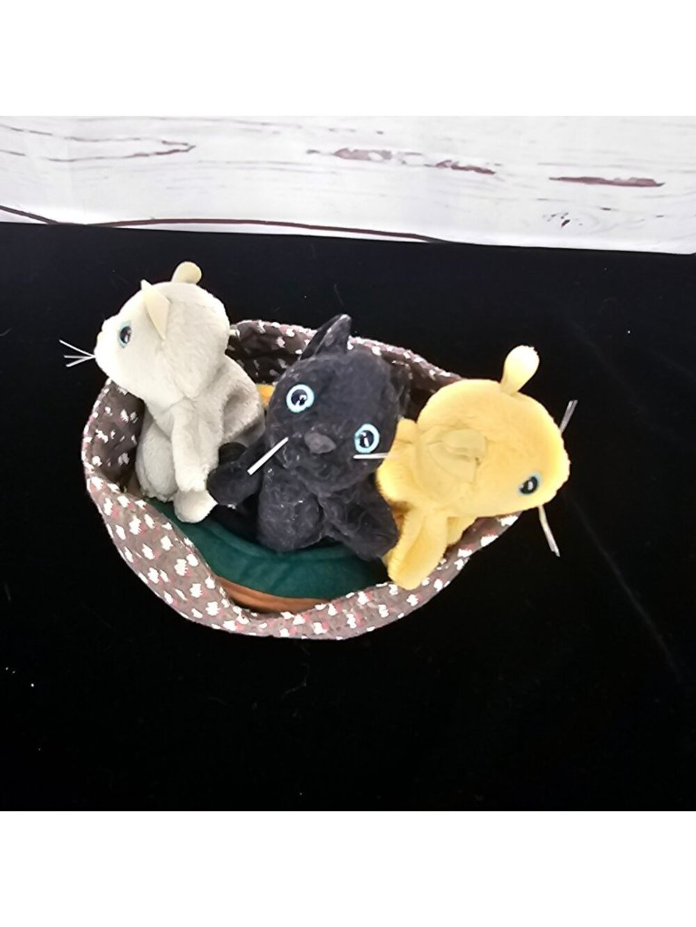 Three Folkmanis Plush Kitten Finger‎ Puppets In Decorative Basket With Realistic
